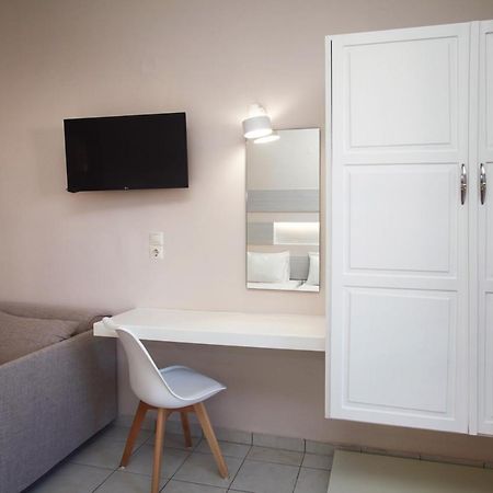 Studios Vasilis Agia Marina  ภายนอก รูปภาพ