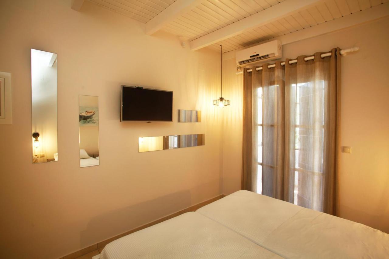 Studios Vasilis Agia Marina  ภายนอก รูปภาพ